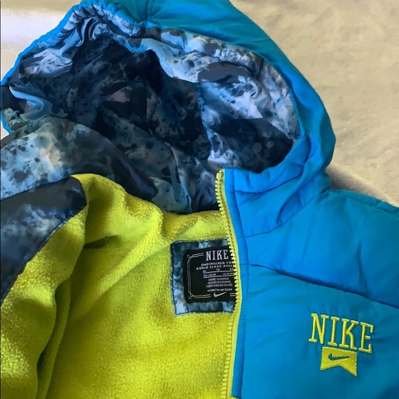 Boys Nike puffer jacket - Picture 2 of 3